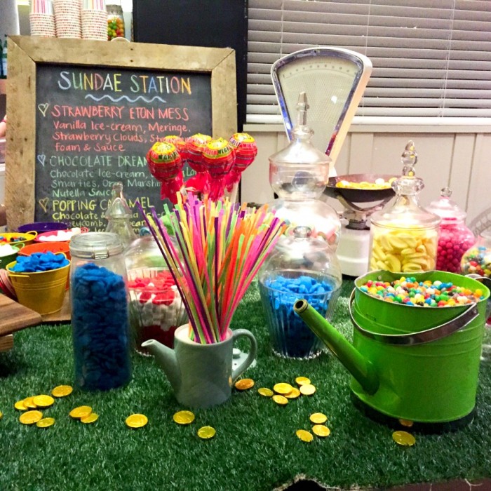 QT - Sundae station