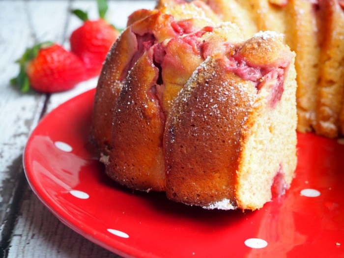 Strawberry Yoghurt Cake