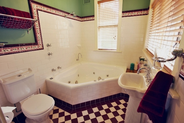 Amaroo Spa Bathroom