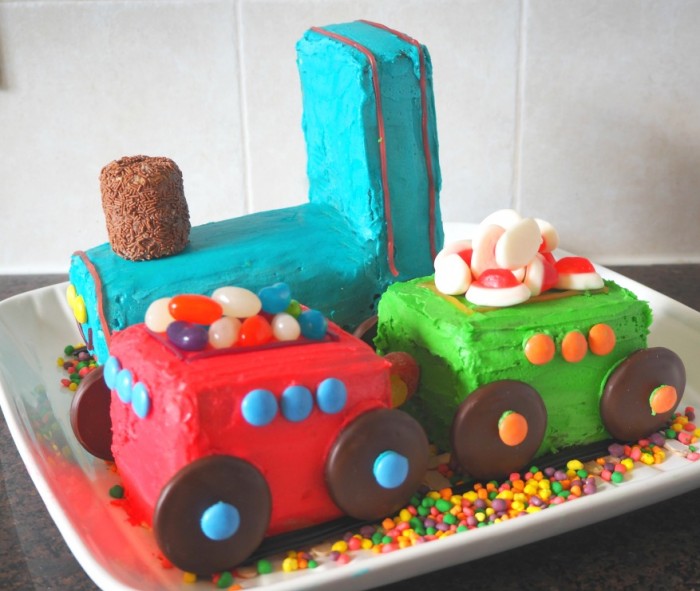 How to make the AWW train cake