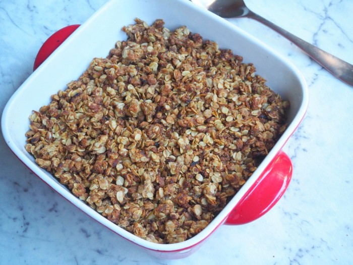 Slow Cooker Apple Flapjack Crumble