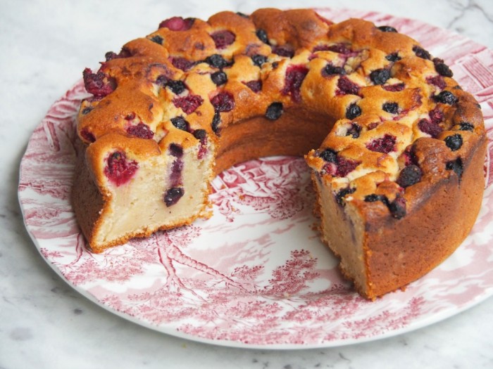 Mixed Berry Yoghurt Cake