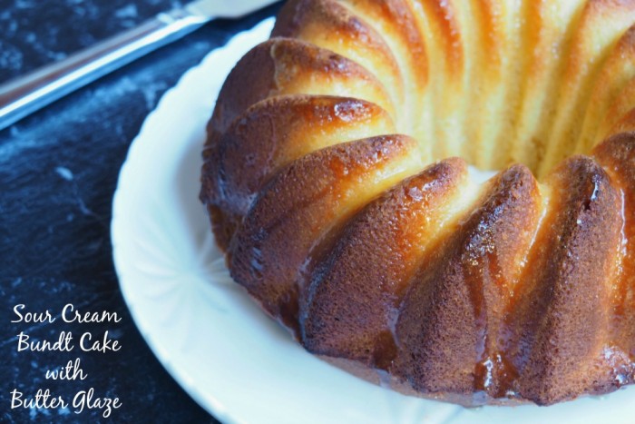 Sour cream bundt with butter glaze 