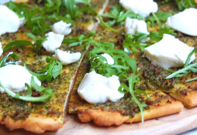 Meatless Monday – Pesto, Ricotta and Rocket Pizza