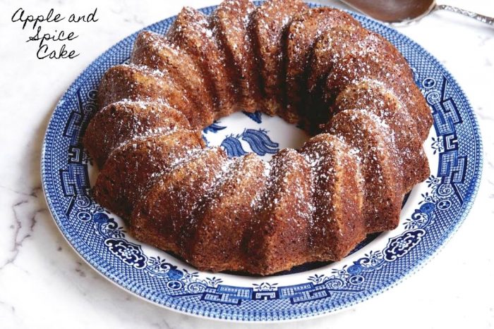 Spiced apple cake 