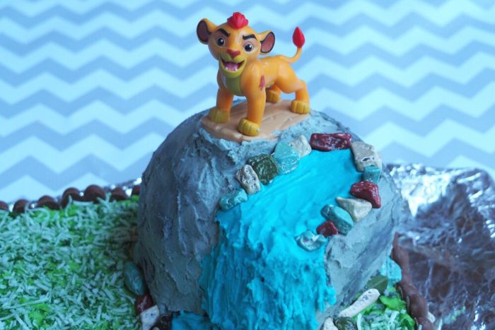 How to make a Lion Guard Cake 1