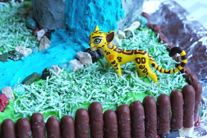 How to make a Lion Guard Cake 2