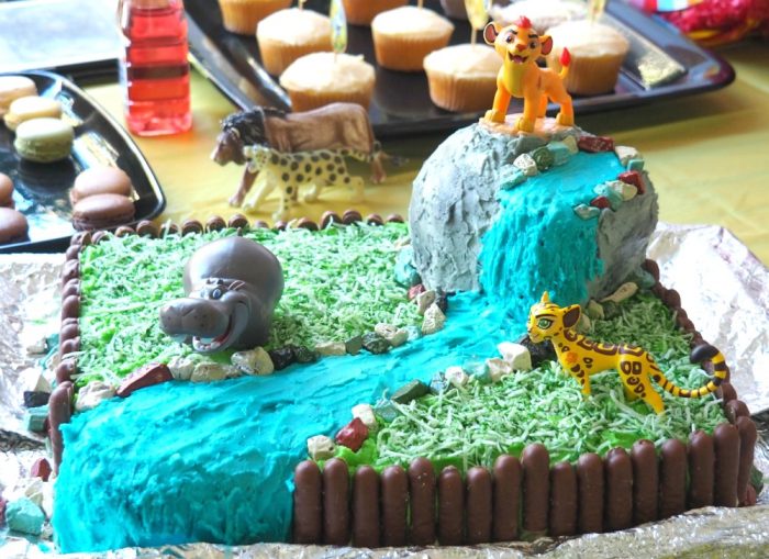 How to make a lion guard cake 7