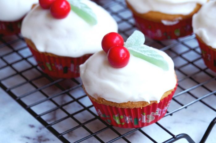 Easy Christmas Cupcakes 2