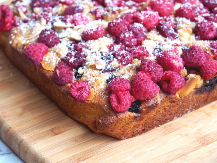 Mixed Berry and Almond Traybake 4