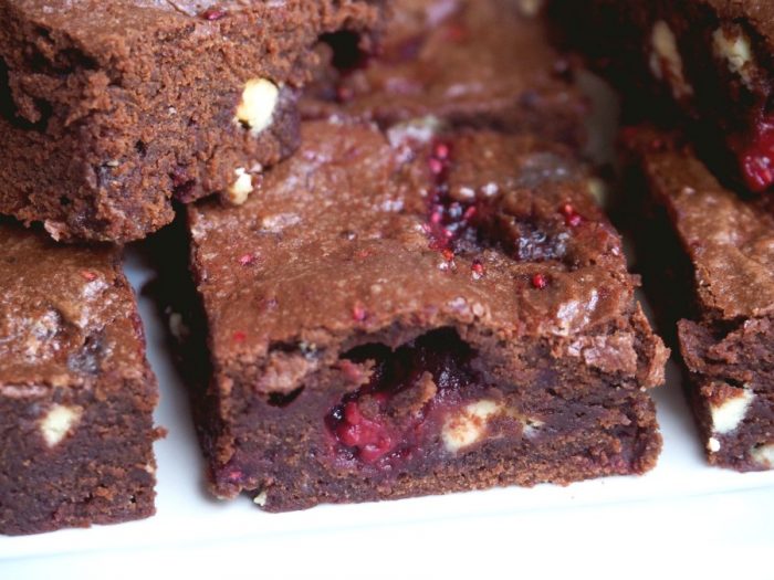 Double chocolate and raspberry brownies 4