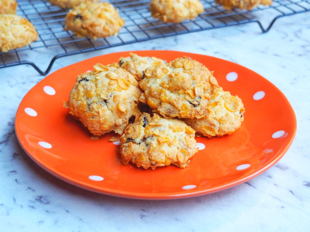 Cranberry and white chocolate cornflake biscuits 3