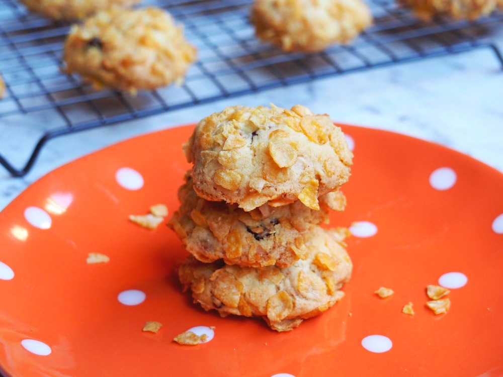 Cranberry and white chocolate cornflake biscuits 2