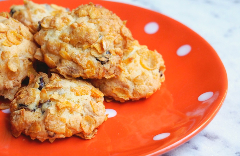 Cranberry and white chocolate cornflake biscuits 4