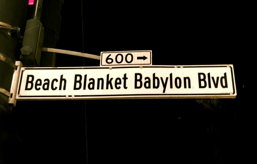 Beach Blanket Babylon Boulevard