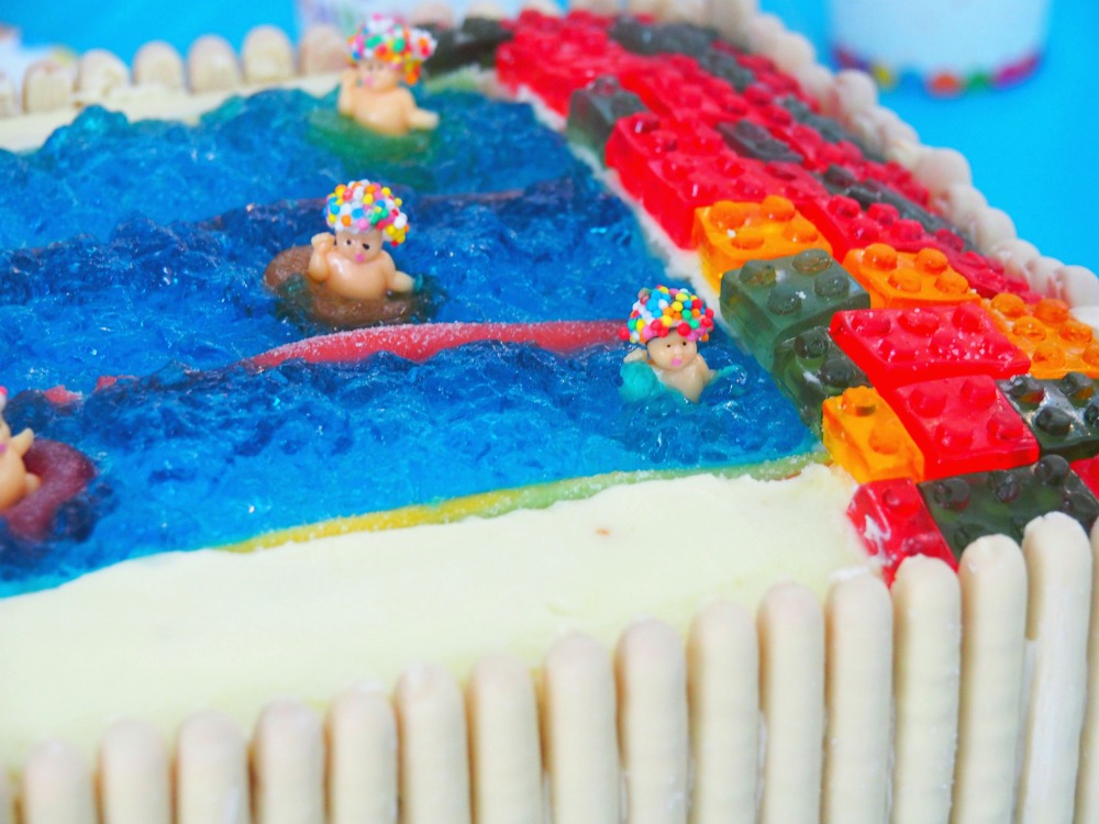 SWIMMING POOL BIRTHDAY CAKE - YouTube