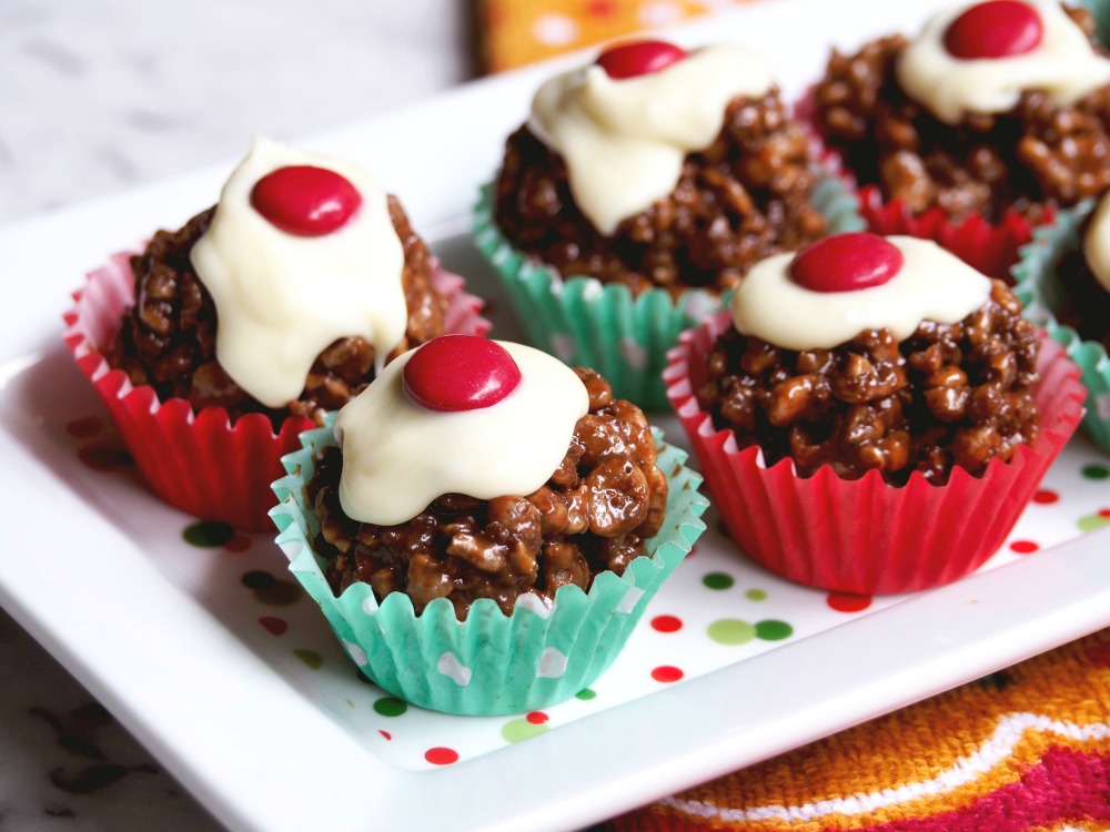 Muffin pan white Christmas crackles recipe