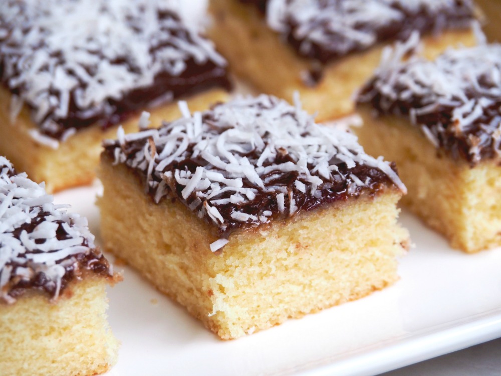 jamtastic-lamington-slice-4