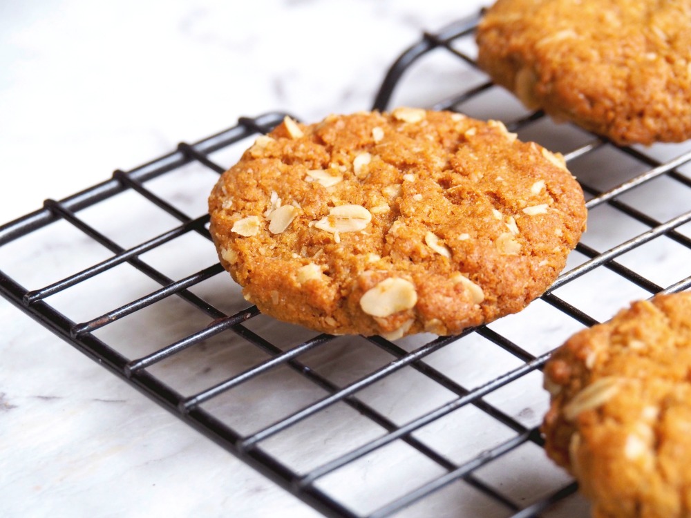 best-ever-Anzac-biscuits-3