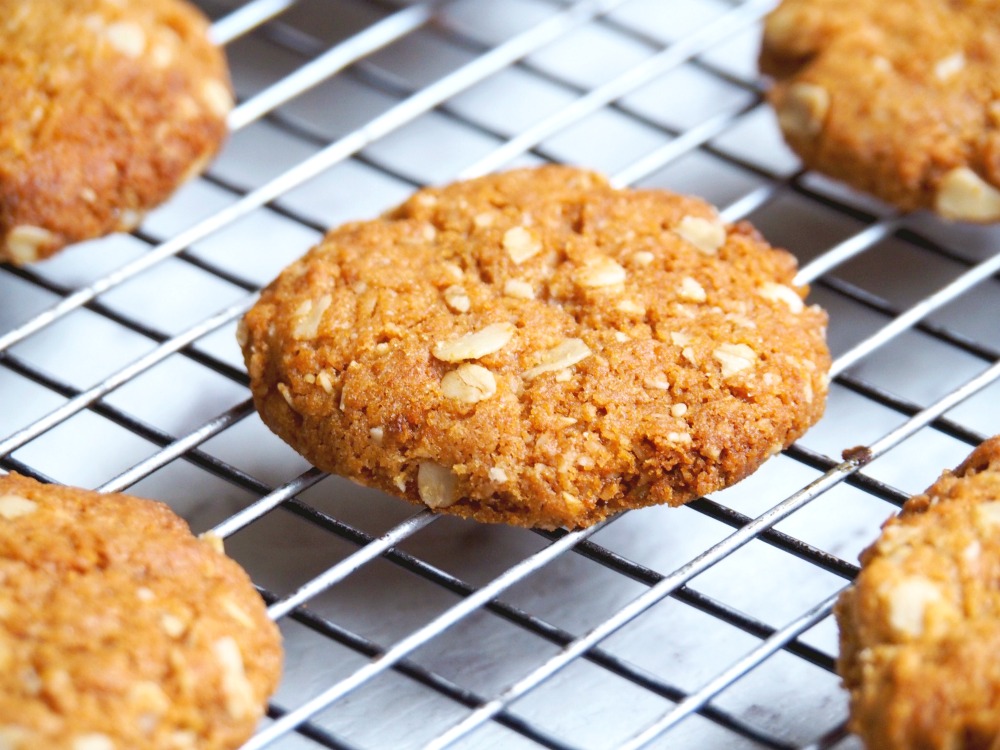 best-ever-Anzac-biscuits-2