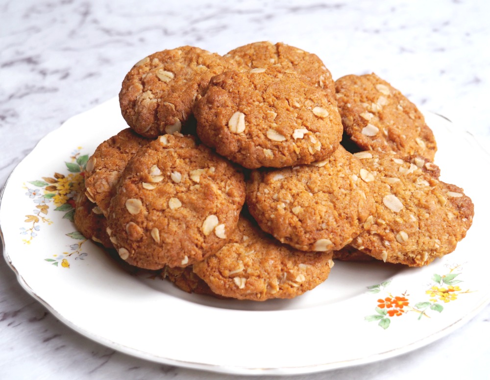 best-ever-Anzac-biscuits-4