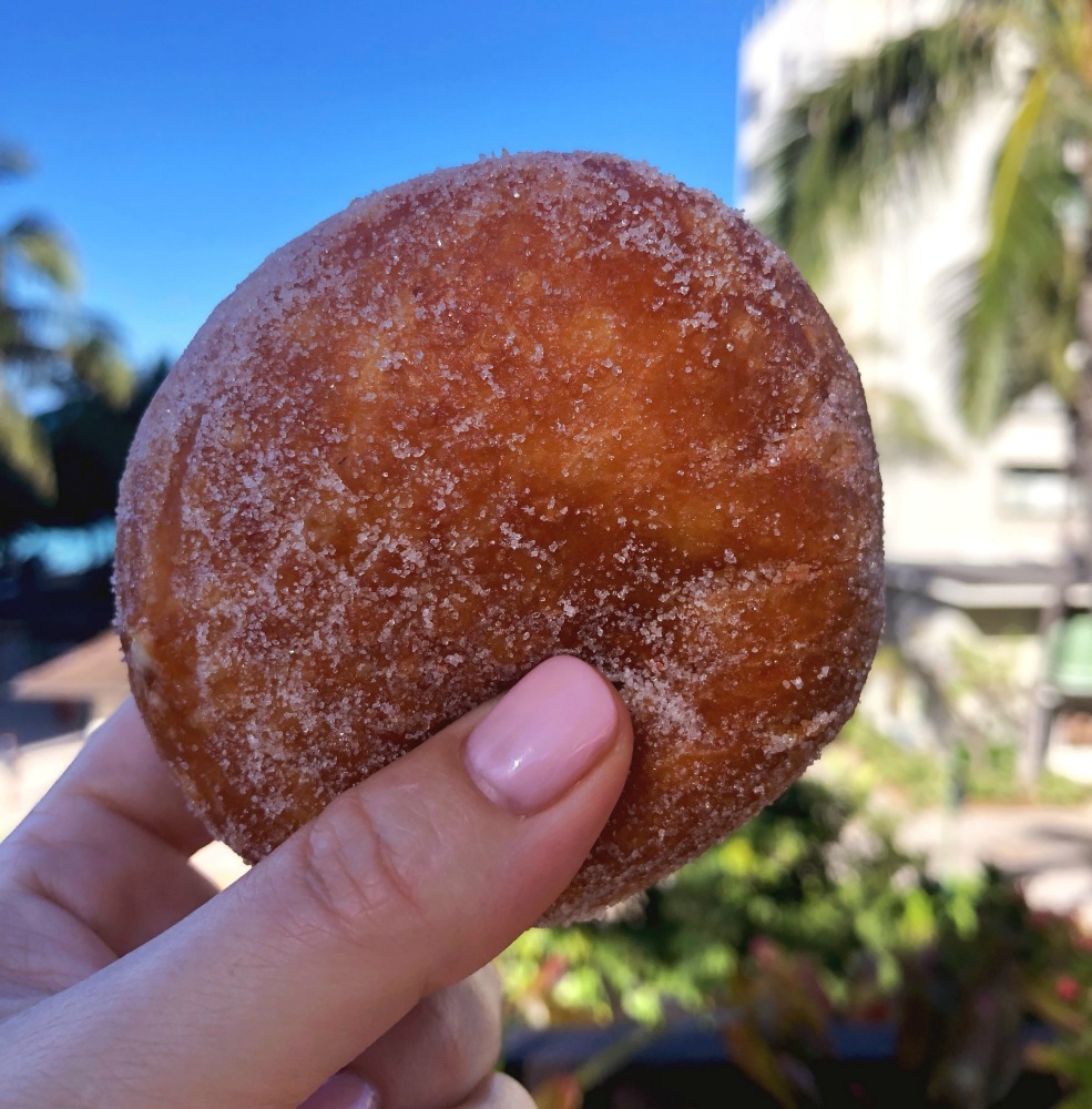 malasada-leonards-bakery