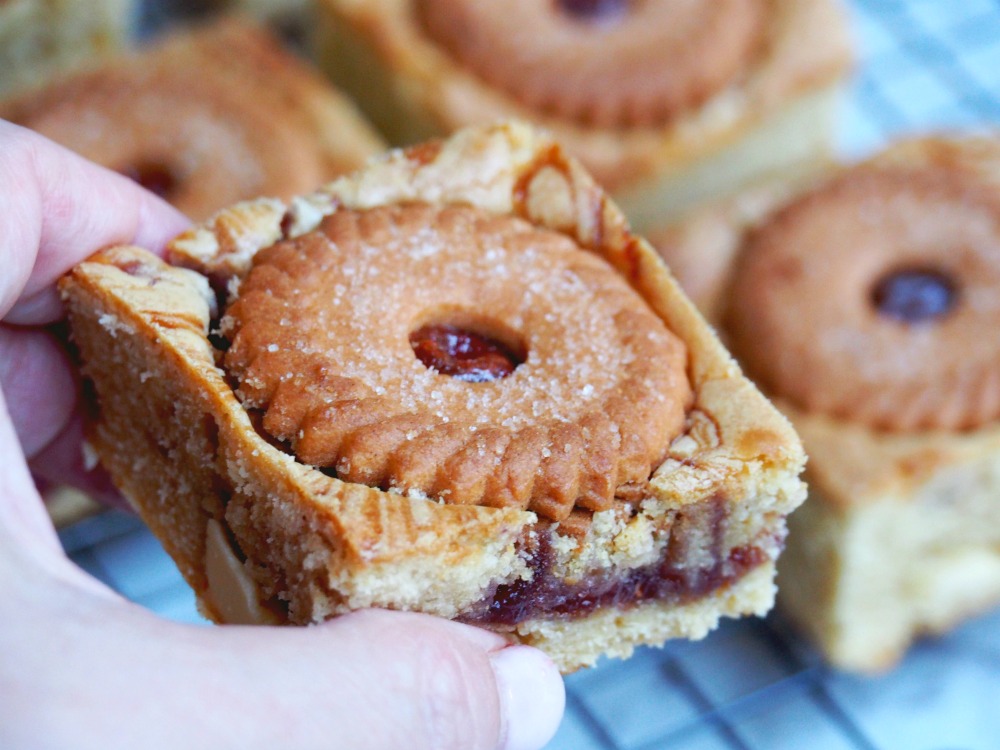 jammie-dodger-white-chocolate-blondies-4