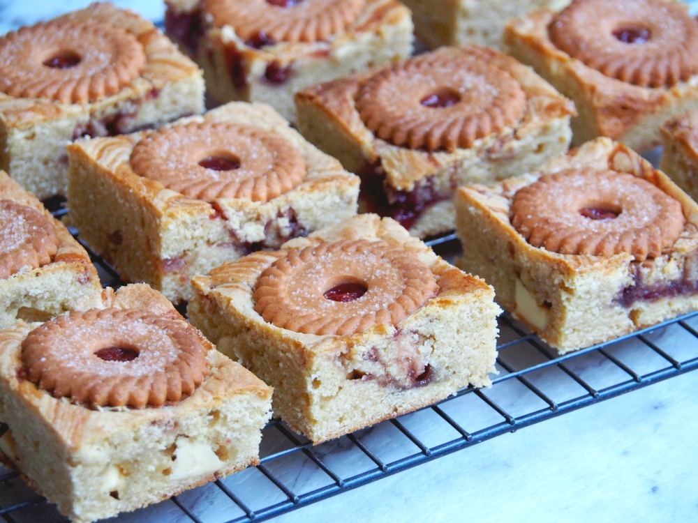 jammie-dodger-white-chocolate-blondies-3