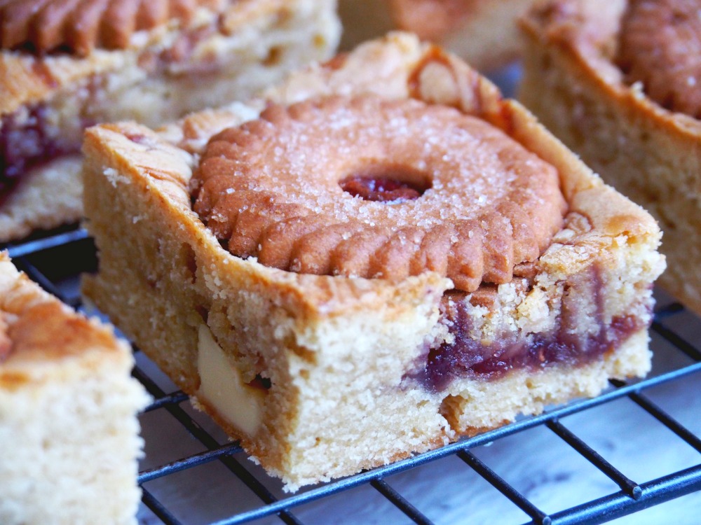 jammie-dodger-white-chocolate-blondies-7