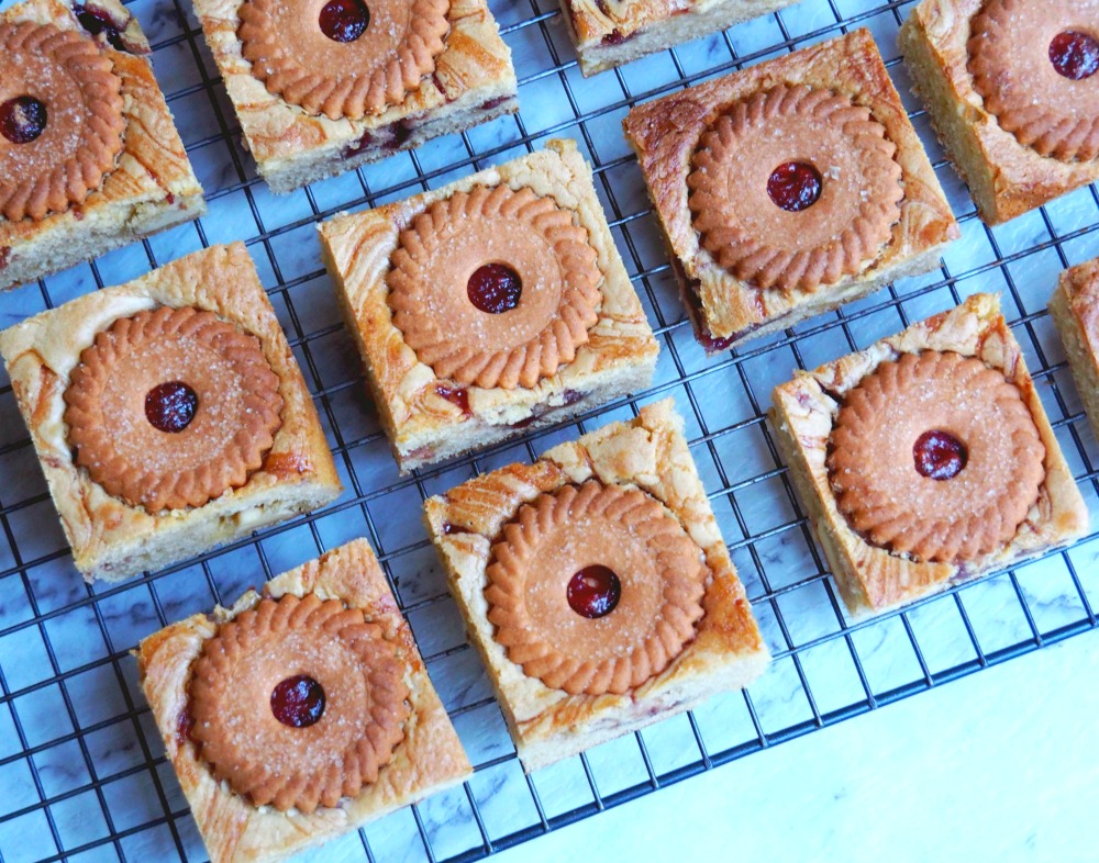 jammie-dodger-white-chocolate-blondies-2