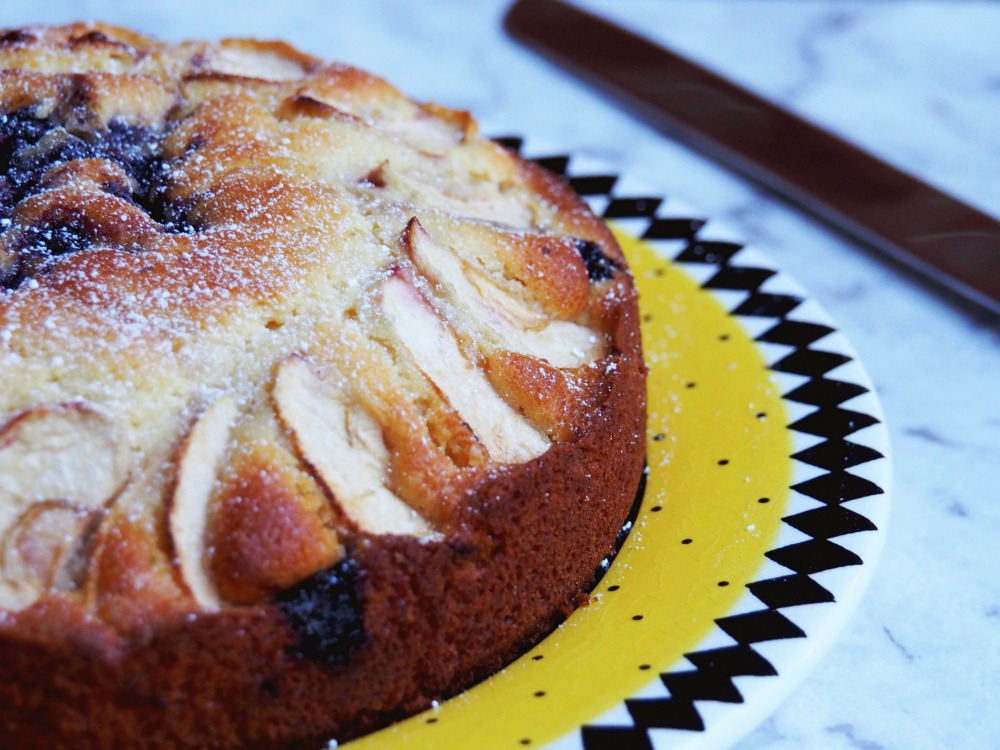 donna-hay-apple-blueberry-cake-2