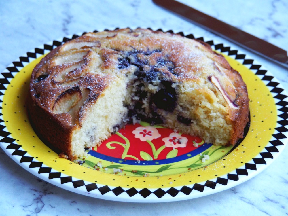 donna-hay-apple-blueberry-cake-6