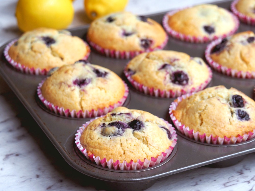 lemon-and-blueberry-muffins-2