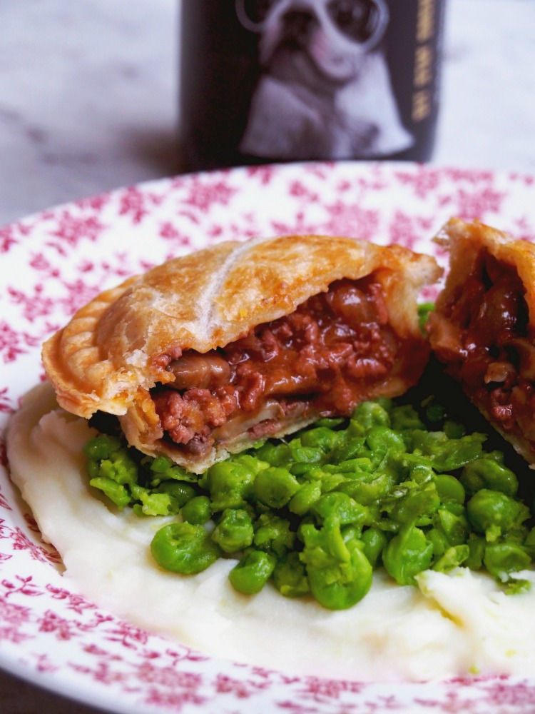 minced-beef-bourguignon-pies-3