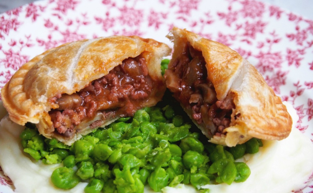 minced-beef-bourguignon-pies-4