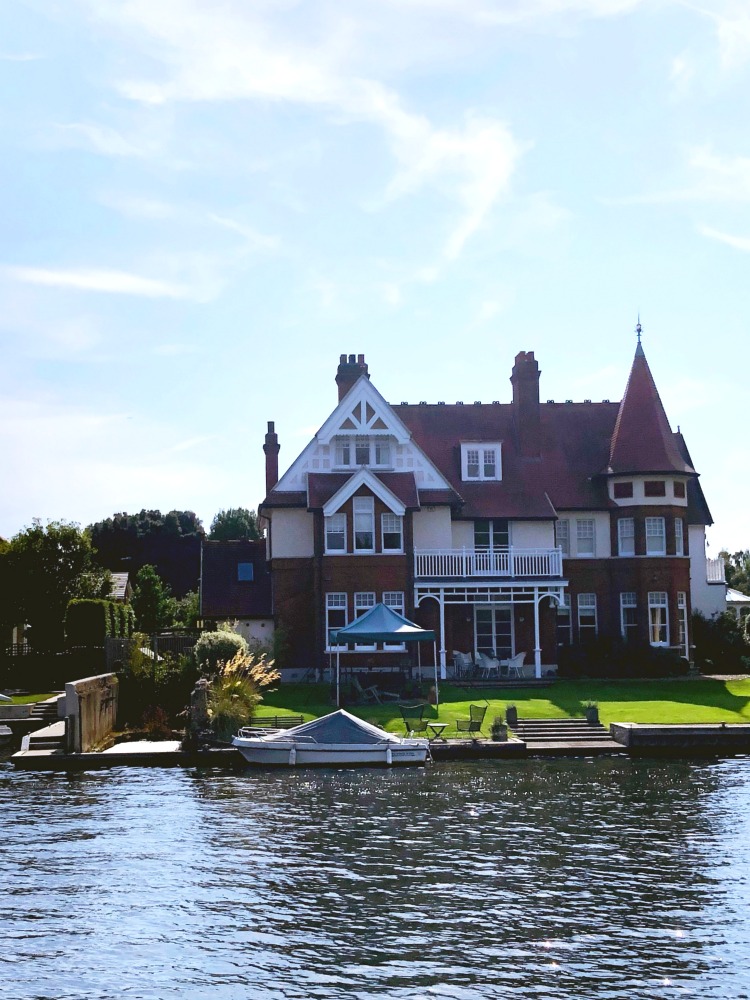 london river boat houses