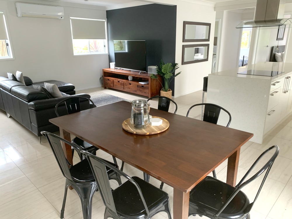 port stephens airbnb living