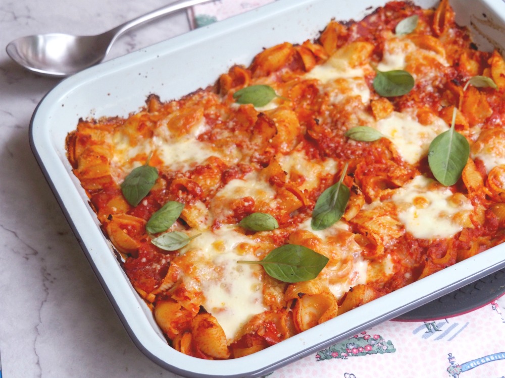 tomato mozzarella pasta bake dish