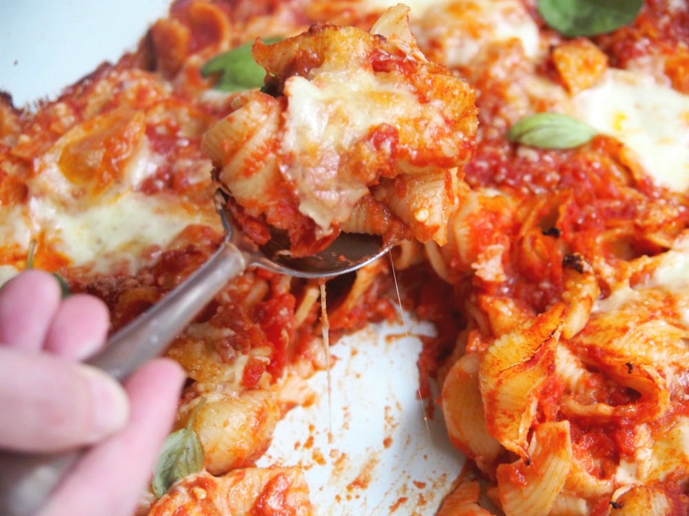 tomato mozzarella pasta bake cheese