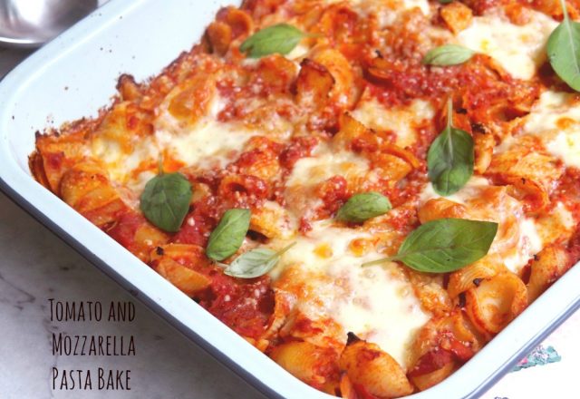 Meatless Monday – Tomato and Cheesy Mozzarella Pasta Bake