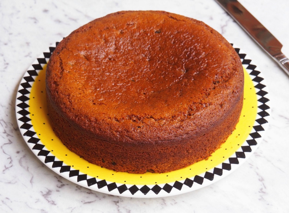 Date and ginger cake whole