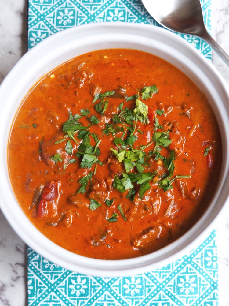 slow cooker beef goulash pot