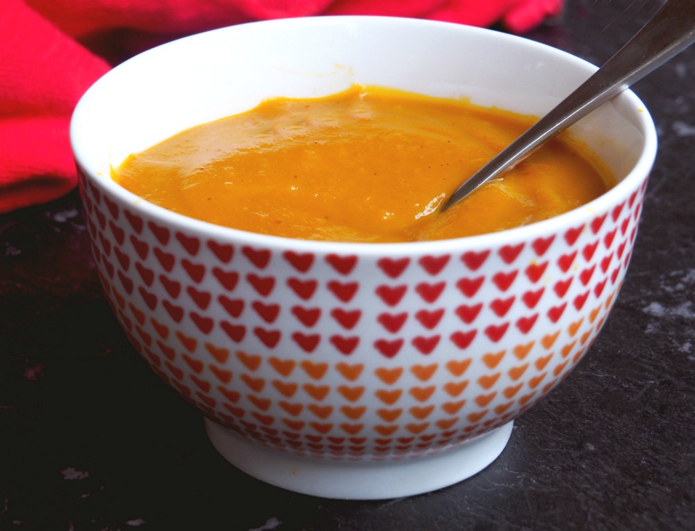 bowl of roast pumkin chilli soup