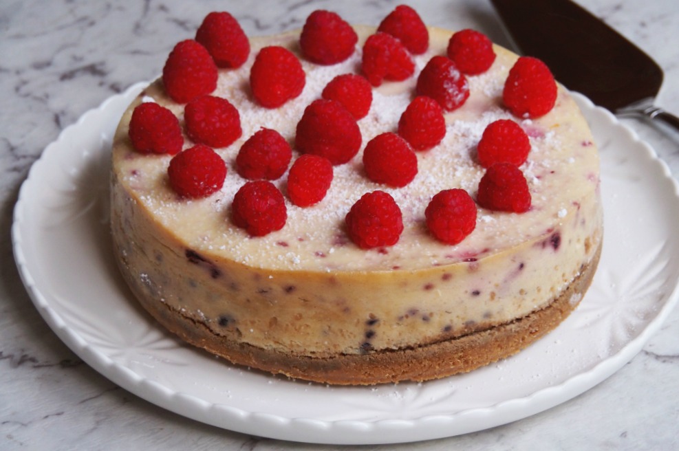 baked lemon and raspberry cheesecake whole