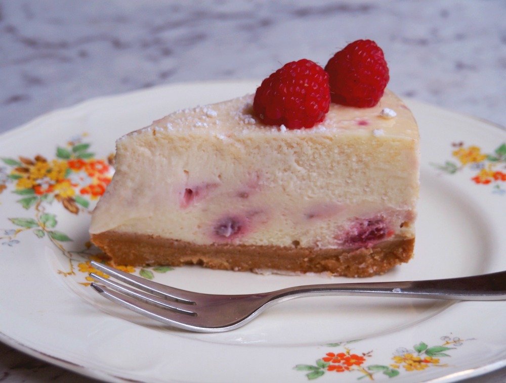 baked lemon and raspberry cheesecake slice