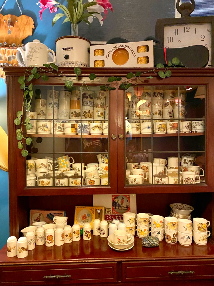 vintage tea set in cabinet in Aunty Eds Katoomba