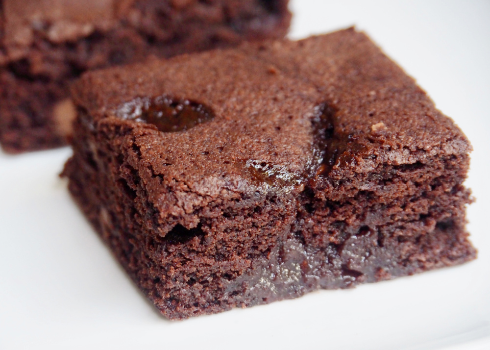 jam puddle brownie close up