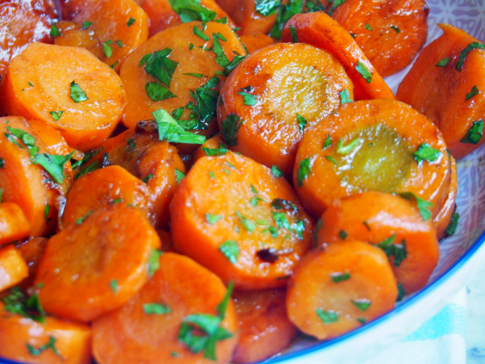 bowl of caramelised carrots