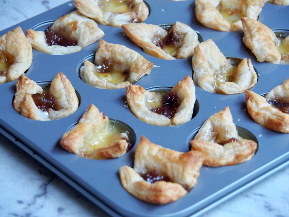 brie and fig jam bites