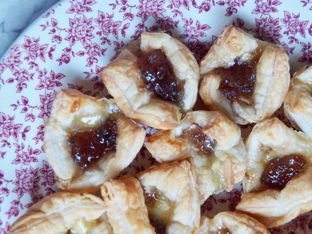 brie and fig jam bites